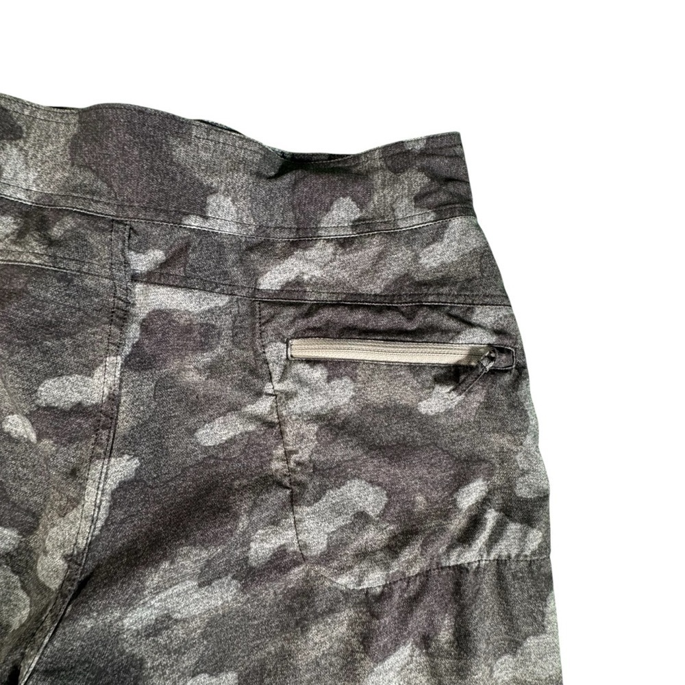 Under Armour HeatGear Camo Board Shorts Men's 32 Gray Swim Trunks Surf Loose Fit - Picture 11 of 11